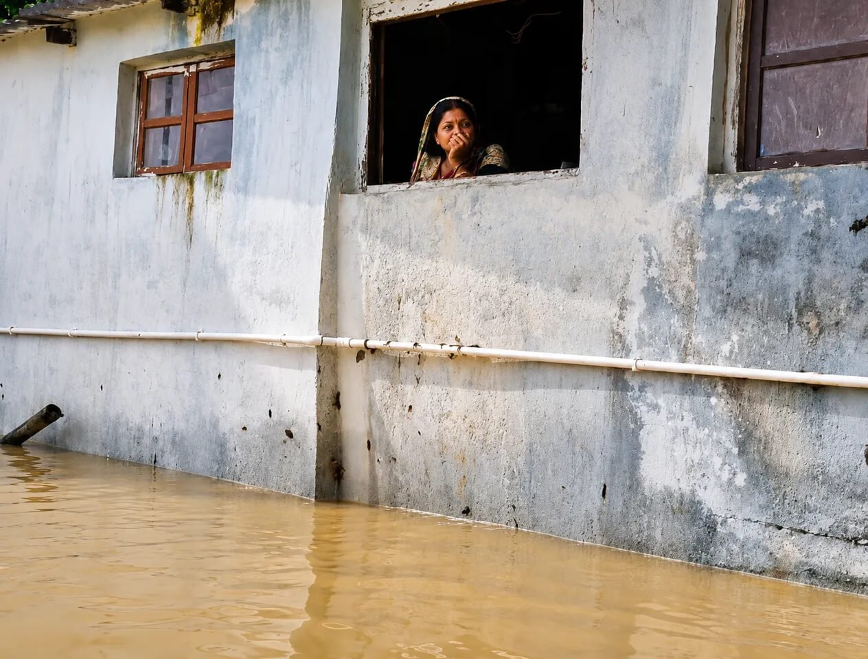Budhabalanga Floodwaters Inundate Balasore Town; Families Stranded as Water Enters Residential Areas
