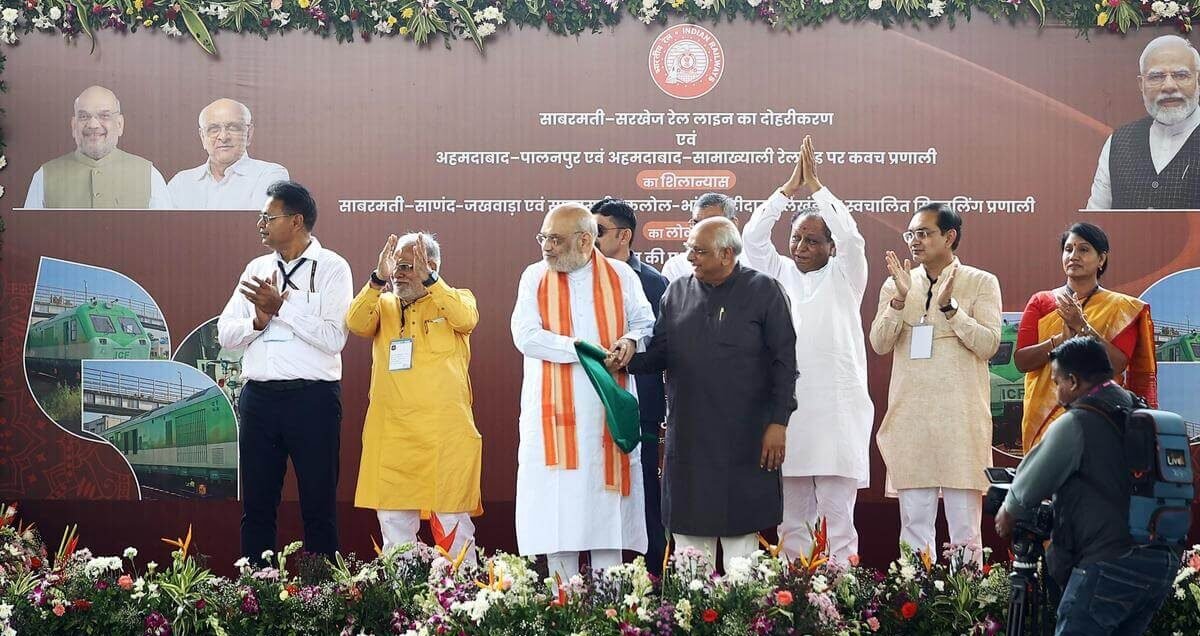India Flags Off First LNG-Powered Train, Marks New Step Towards Alternative Fuel in Railways