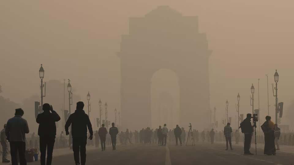 Delhi Announces Winter Pollution Control Plan: More E-Buses, Tighter PUCC Checks and Work-From-Home Measures