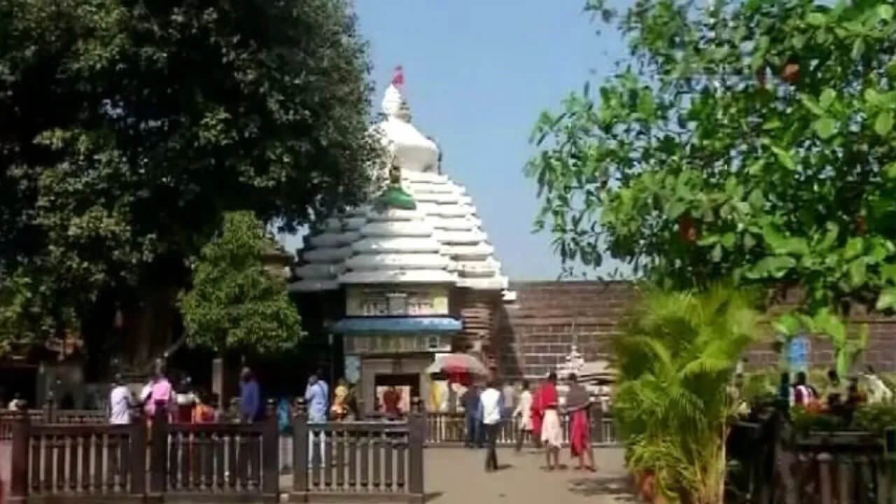 Lord Lingaraj Temple Rituals Halted Amid Servitor Dispute in Bhubaneswar